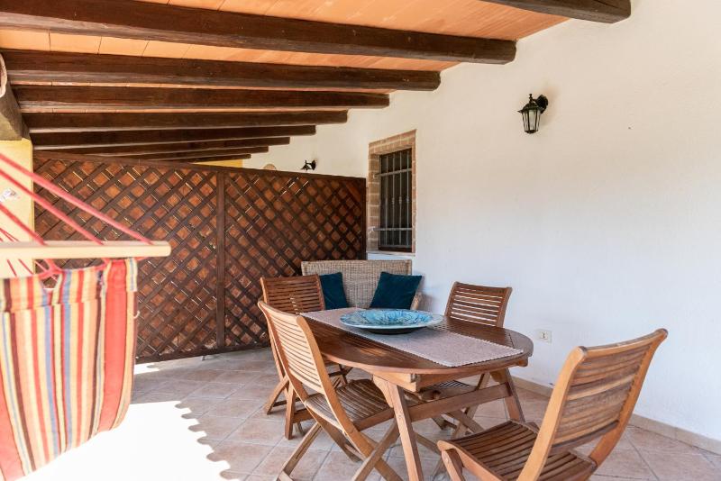 Casa Barone a Orosei - Affascinante Alloggio con Giardino