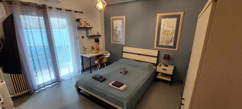 HoneyBee 3 - Cozy studio in the center of Athens — отель с удобным расположением в Афины