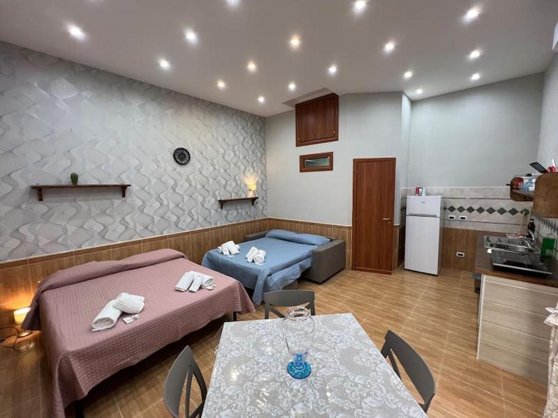Lovely apt - Heart of Naples — забронировать отель в Неаполе