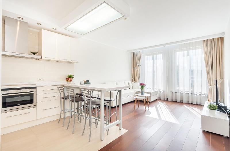 Central Apartment in Gedimino Av by URBAN RENT — отель с удобствами в Вильнюсе