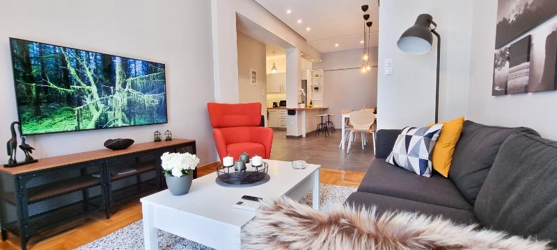 Цены на Cozy & modern apartment near Panathenaic Stadium в Афины