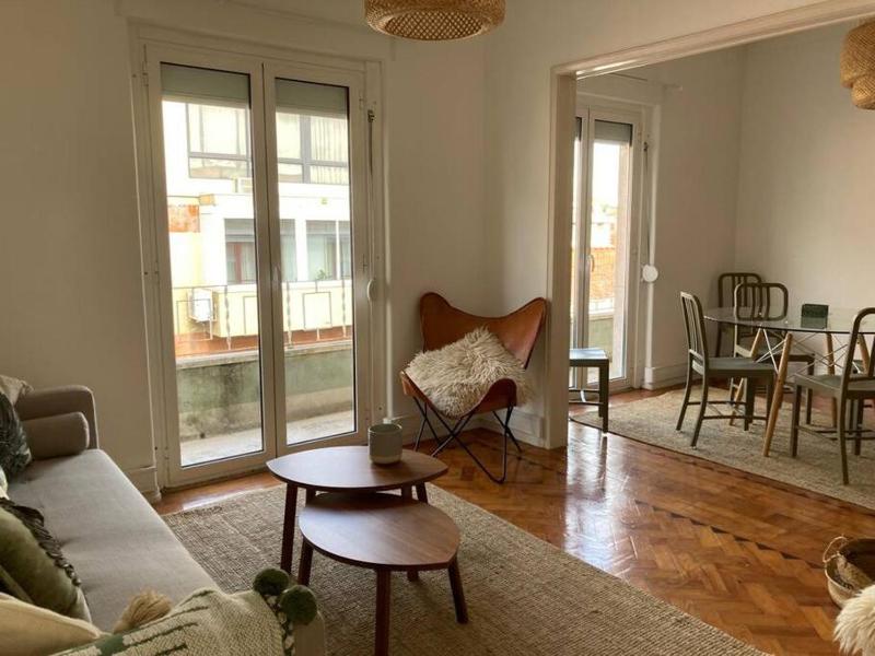 Apartamento bem localizado para familias & amigos — забронировать отель в Лиссабоне