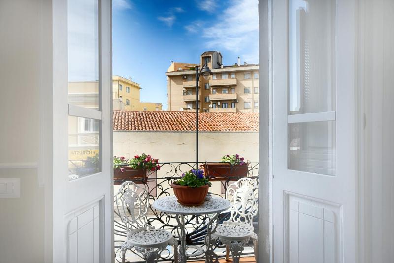 Casa Satta 1925 a Olbia - Affascinanti Camere Centrali