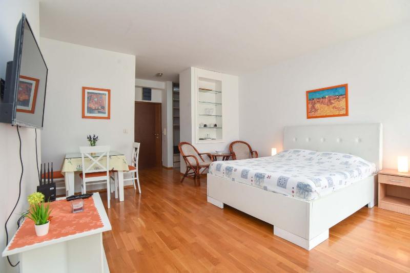 Modern Studio 200m from the Beach — отель в Будва, Черногория