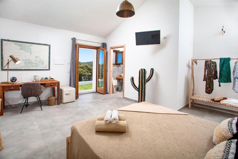 La casa di Memmi a Santa Teresa: Elegante B&B Centrale