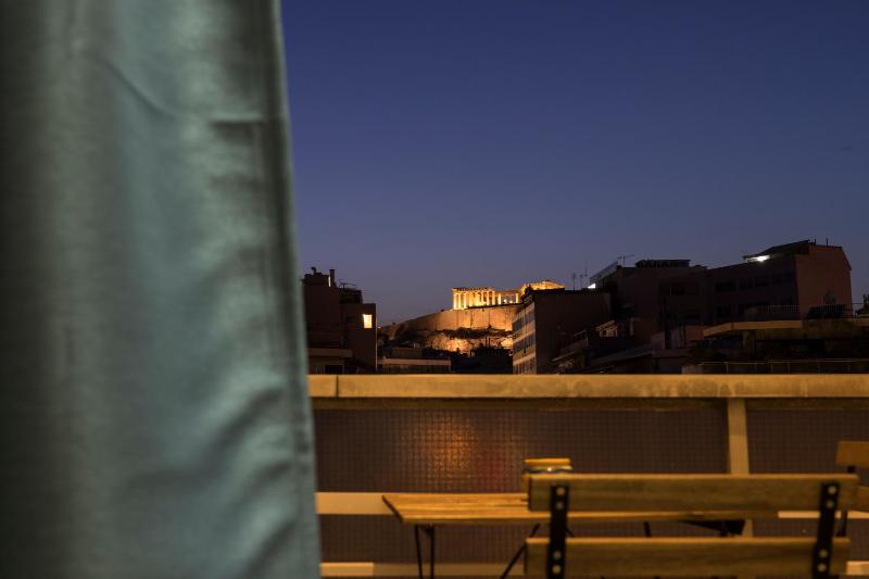 Acropolis view apartment in Athens — отель с удобным расположением в Афины
