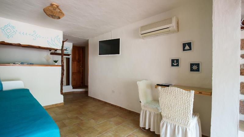 Casa Shardana a Olbia - Apt con piscina a sfioro
