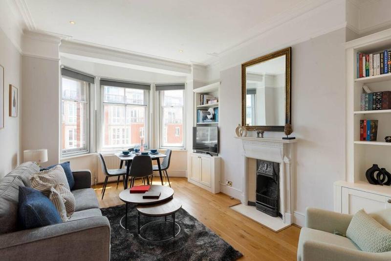 Lovely Chelsea Apartment — комфортный отель в Лондоне