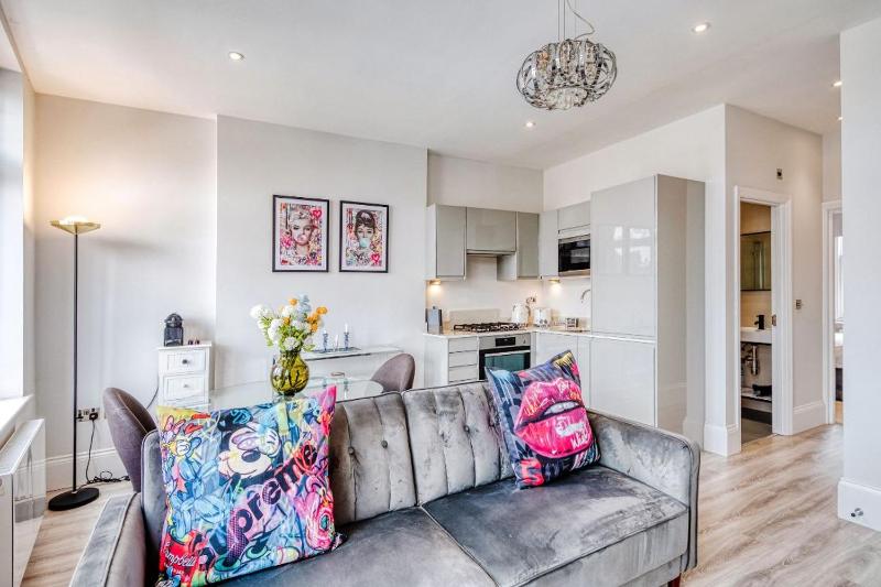Elegant 1 bed apartment- Hampstead Village — отель с удобным расположением в Лондоне