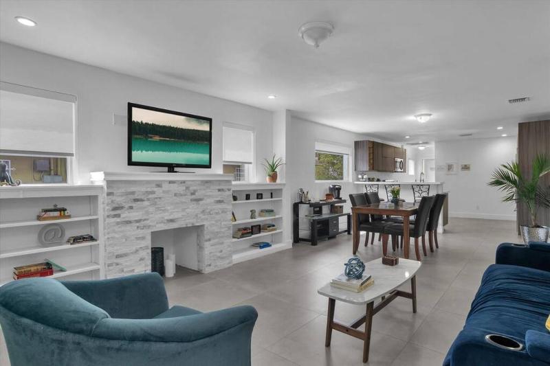 Modern Miami home near Wynwood / Design District — комфортный отель в Майами