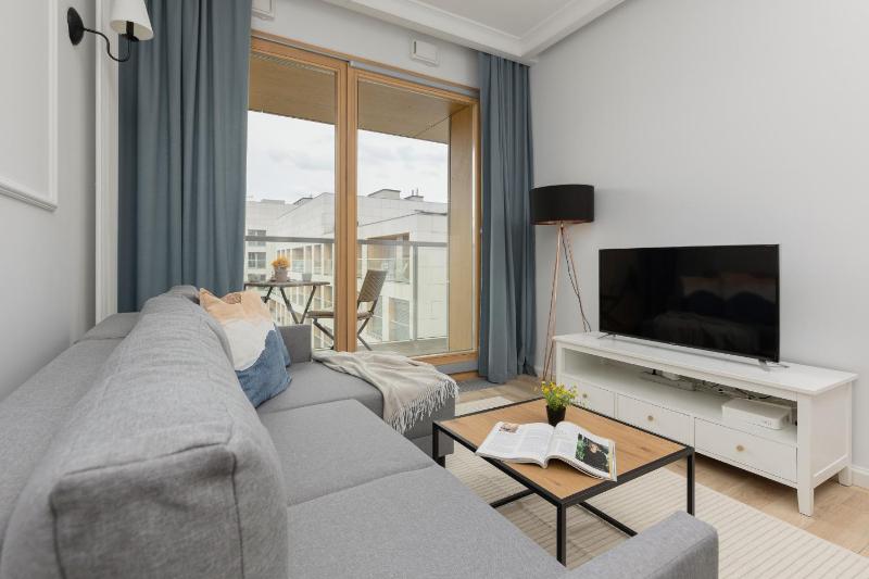 Stylish Apartment Kolejowa & Parking & Balcony by Renters — комфортный отель в Варшаве