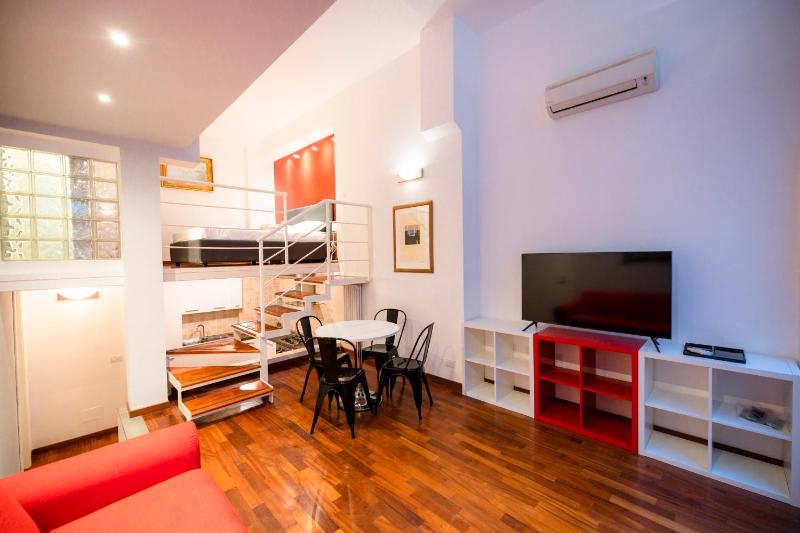 Ampio Loft di Design in Piazza Firenze — отель с удобствами в Милане