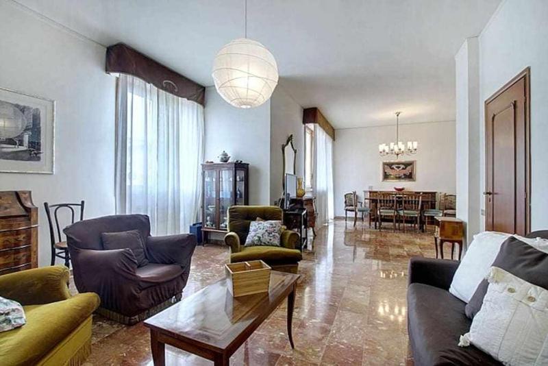 Frati Bigi With Two Bedrooms And Parking — забронировать отель в Флоренции