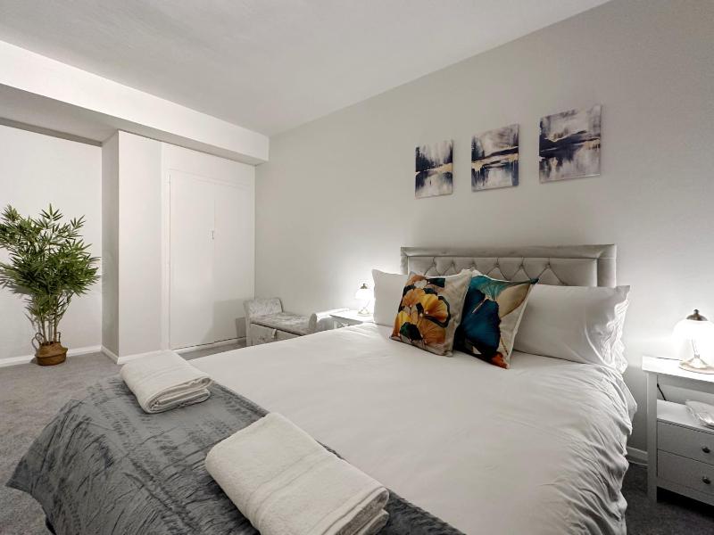 Цены на Zoey Place near Thames River - 2 Double Beds, 1 Single Bed, Spacious, Ideal for Families в Лондоне