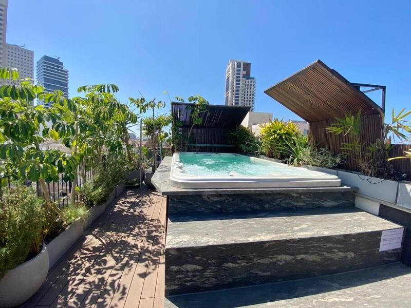 Luxury Penthouse with Roof-Top Pool - By Beach Apartments TLV — отзывы гостей и цены