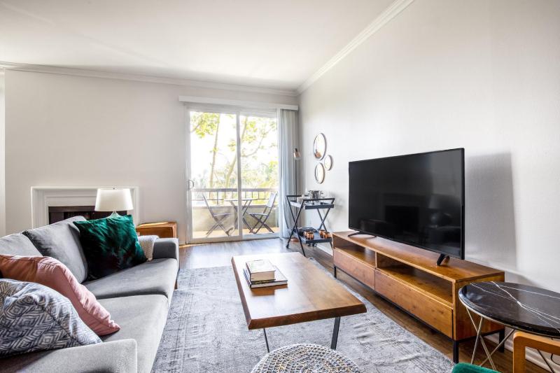 Beverly Hills 1BR nr shops on Rodeo LAX-363 — забронировать отель в Лос-Анджелесе