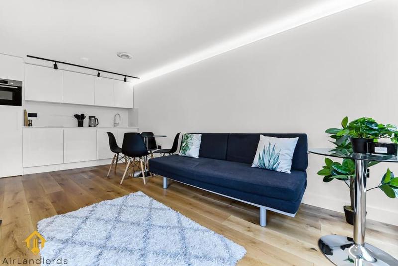 Charming Modern Chic Pad Summer House — отель с удобным расположением в Лондоне