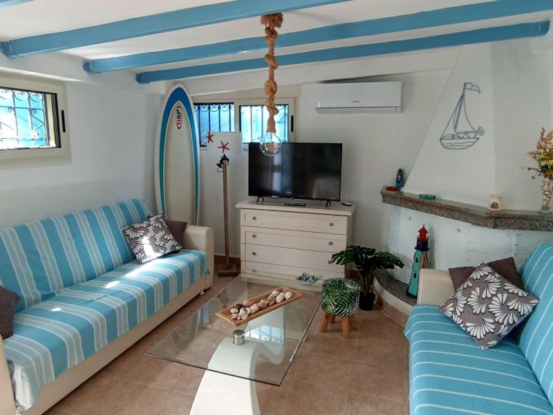 Surf House a Nora - Affascinante villa fronte mare a Pula