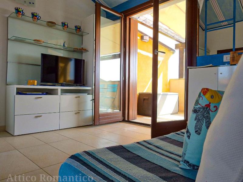 Attico Romantico a La Maddalena - Incantevole piscina