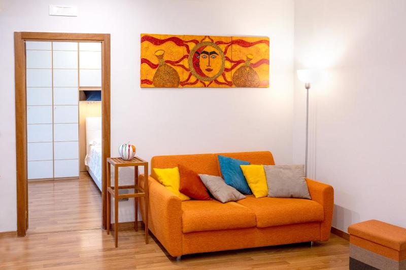 Folly Apartment — отель с удобствами в Неаполе