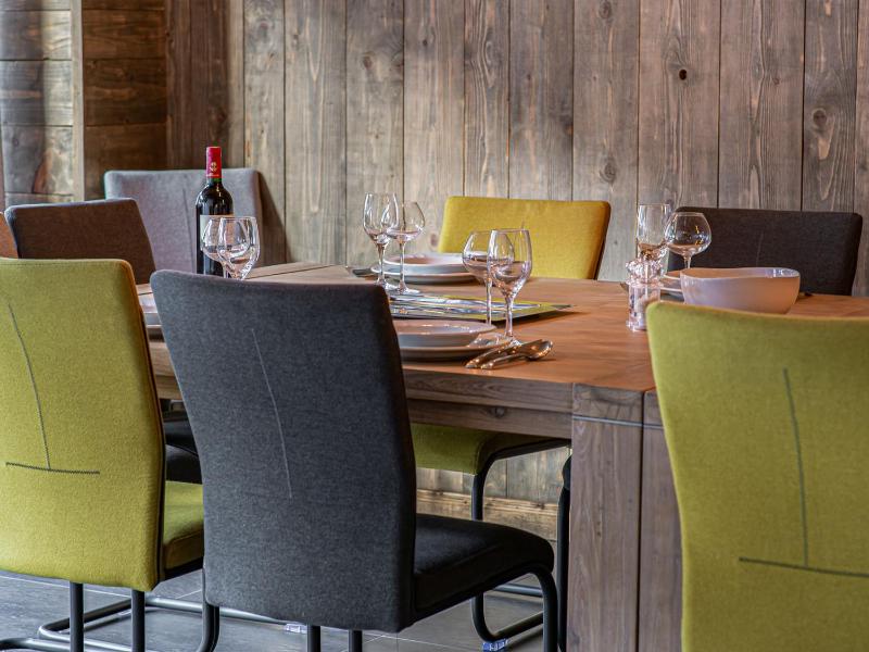 Цены на Chalet elegant a Courchevel Le Praz avec spa, cheminee et services inclus - FR-1-568-35 в Куршевеле
