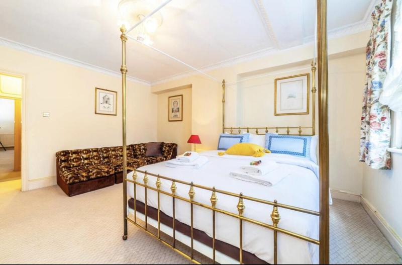 Remarkable 3-Bedroom Apartment in London — забронировать отель в Лондоне