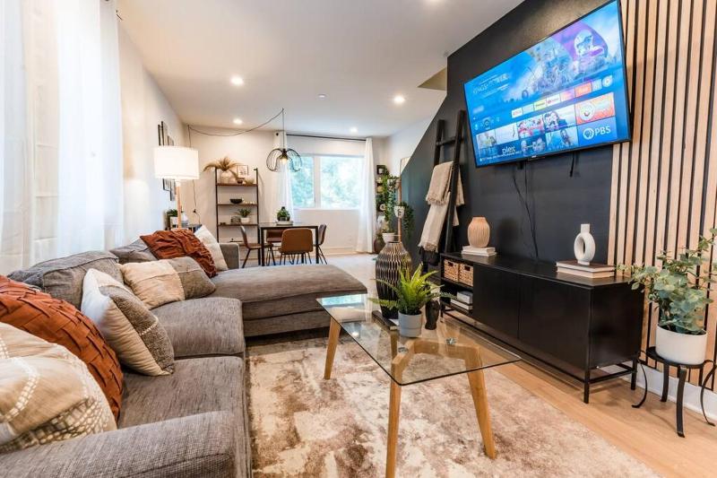 Calm & Cozy 2 bedroom Townhome 10 min from Universal Studios — комфортный отель в Лос-Анджелесе