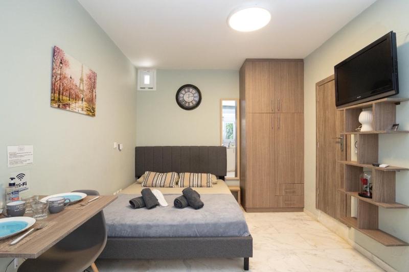 Цены на AIOLOS LUXURY alimos quiet apartment 1 в Афины