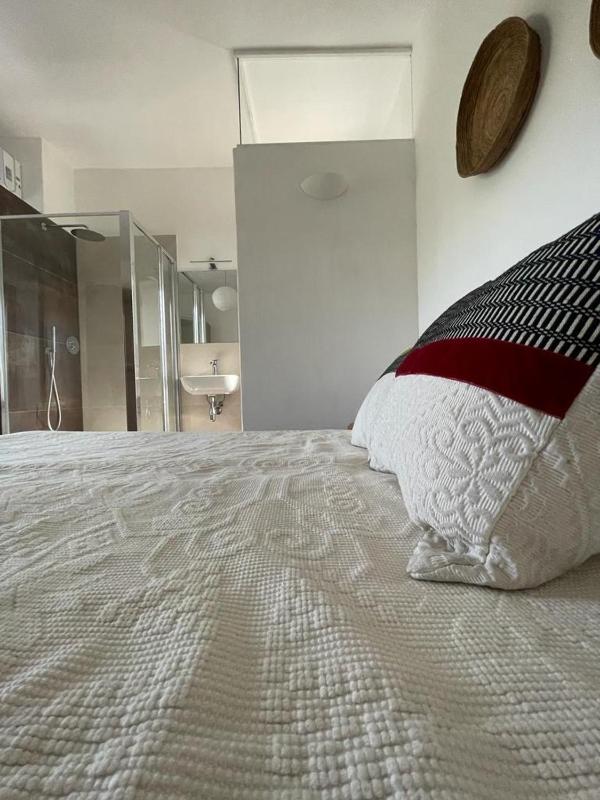 Kepos Room a Tortolì - Elegante Oasi Rinnovata con Giardino