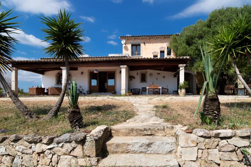 Antica Caresi ad Olbia - Incantevole B&B con giardino