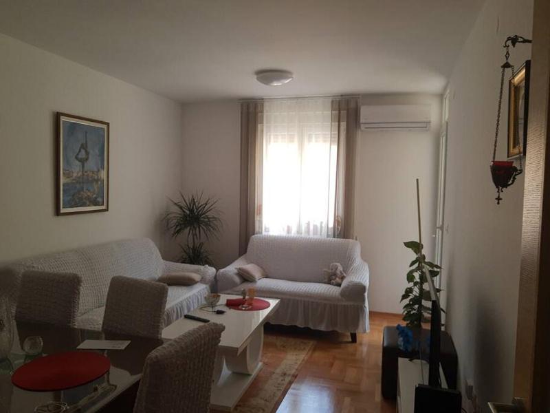 Two-Bedroom Apartment (4guests) — отель с удобствами в Будва