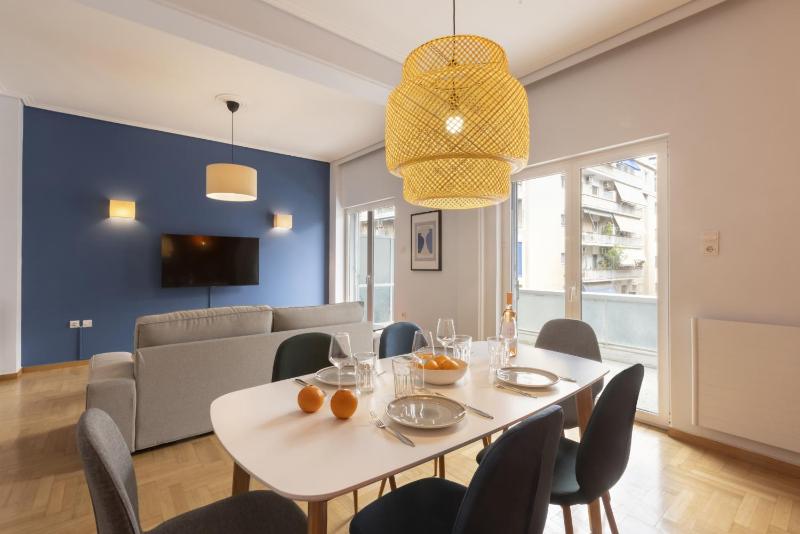 A new happy 2 BDR apartment that has a soul — комфортный отель в Афины