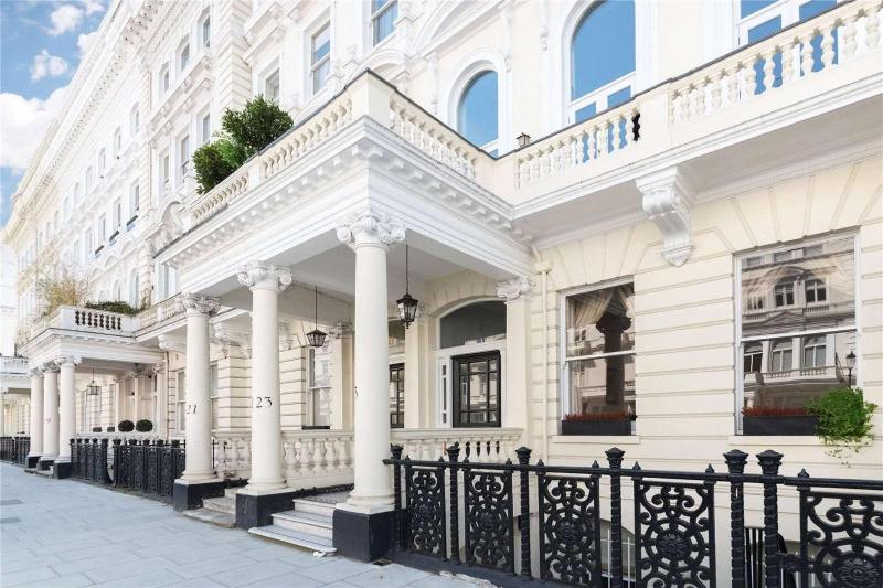 Spacious 2 Bed Apartment In The Heart of Kensington — забронировать отель в Лондоне