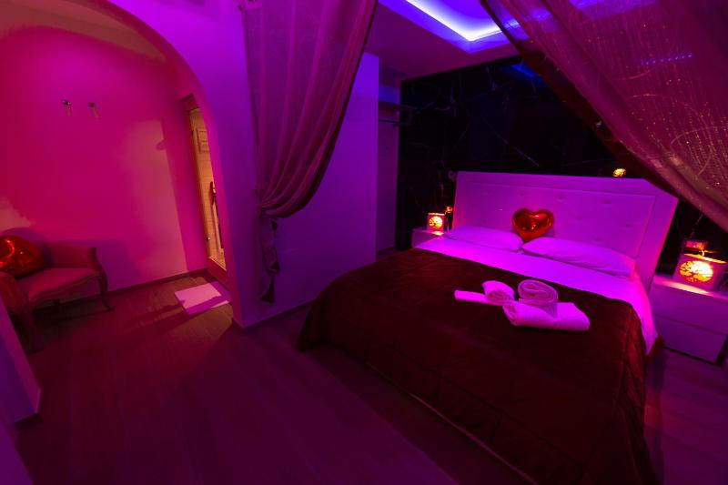 Monsuite Relais 3 a Monserrato - Suite con Piscina