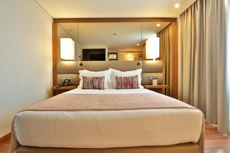 TURIM Iberia Hotel 4 — отель в Лиссабоне, Португалия