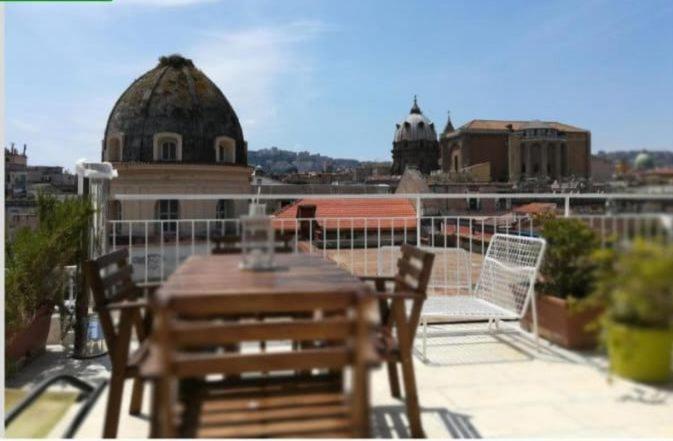 S- Naples Loft with balcony in the historic center — забронировать отель в Неаполе