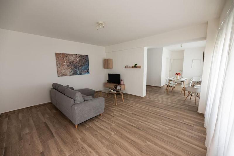 Bright 2BR apartment in Palaio Faliro-(FAL_A1) — отель в Афины, Греция