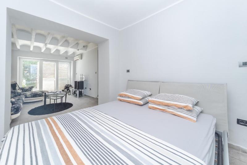 Цены на Studio Mediteranska Street в Будва