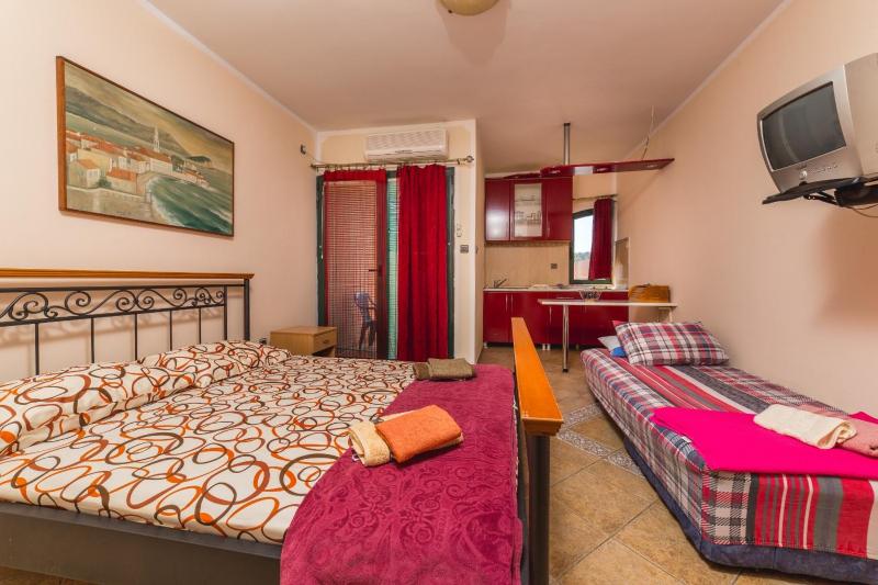 Joy Apartments 5 — забронировать отель в Будва