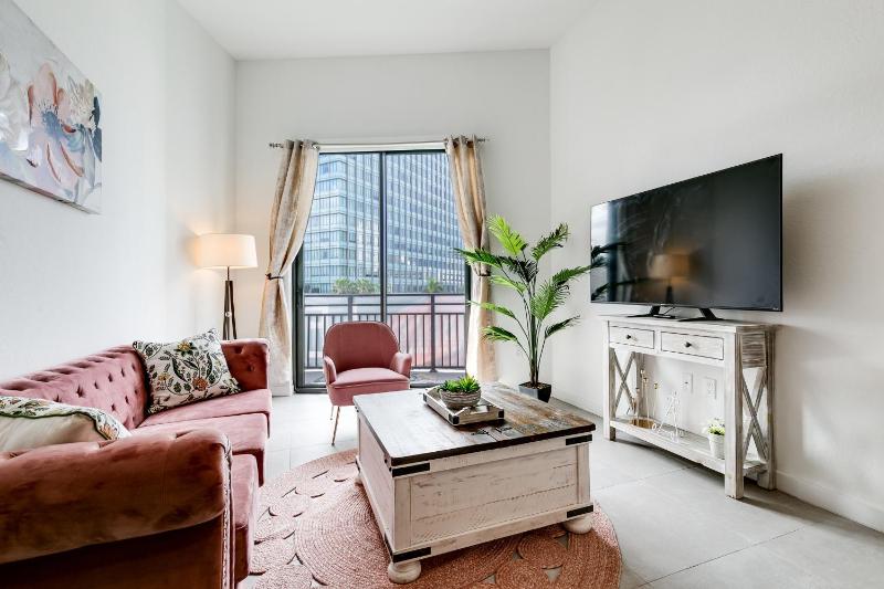 New 2Bed/2Bath Next to Jackson Memorial Hospital — забронировать отель в Майами