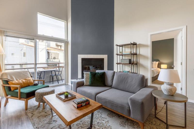 Westwood 2BR nr UCLA Westwood Village LAX-222 — отель с удобным расположением в Лос-Анджелесе