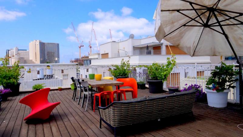 Цены на Tel Aviv Center Seaside Villa with a Pool & Rooftop в Тель-Авиве