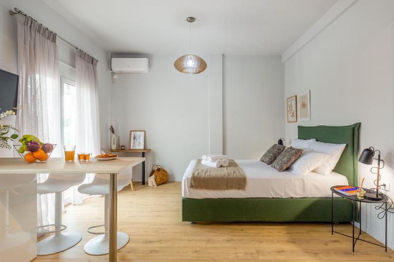 Holodek Apartments: Kallithea — забронировать отель в Афины