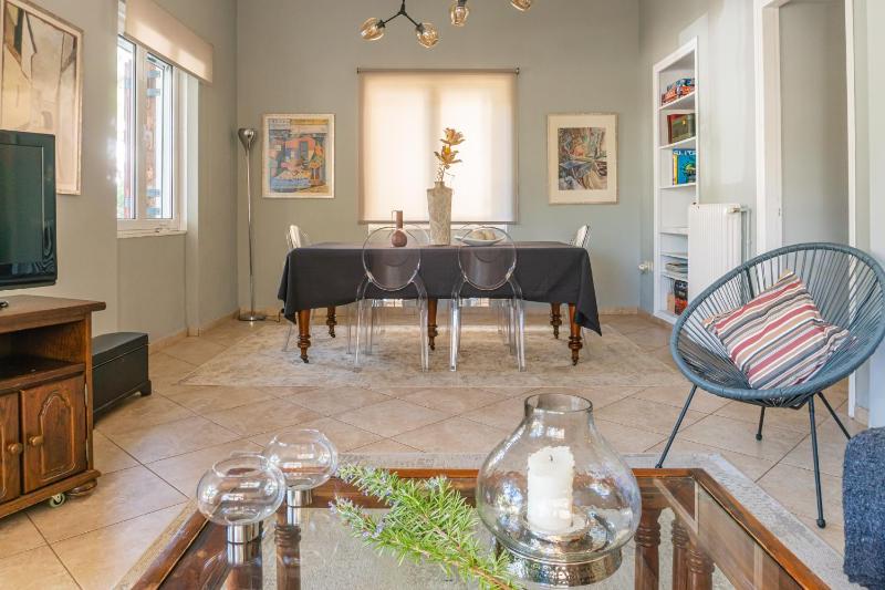 Цены на Bright 2bd apt, garden view & parking - Glyfada в Афины