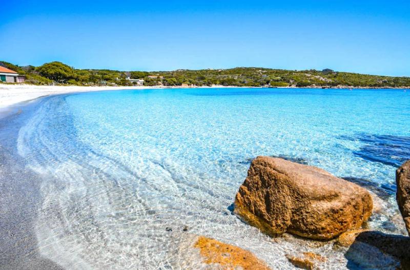 MADA28 a La Maddalena - Moderno appartamento con balcone