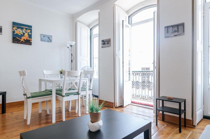 Downtown nice Flat near Castle with Balcony — отзывы гостей и цены