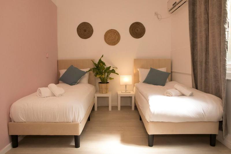 Beautiful Tel-Aviv port & Beach Dizzengoff Apartments - HOST BY BOOKIZ — отель в Тель-Авиве, Израиль