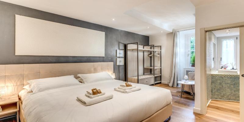 Цены на Deluxe one bedroom apartment, Perfect location, Air Cond в Риме