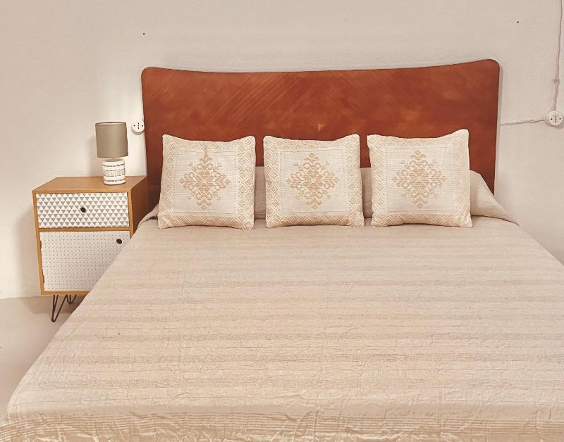Tierra Guesthouse a Olbia - Accogliente con Balcone