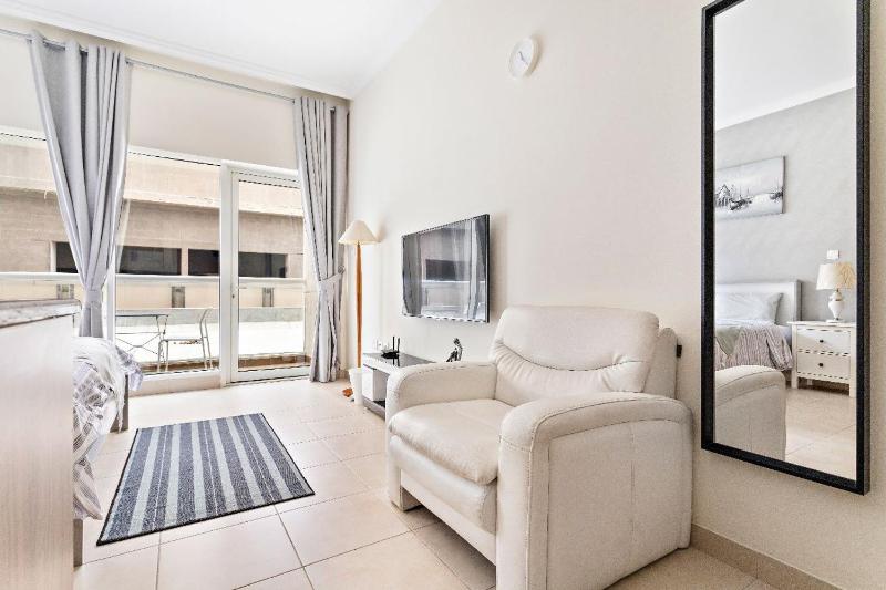 ALiving Modern Studio in Heart of Downtown Dubai at Burj Al Nujoom-110 — отель с удобствами в Дубае